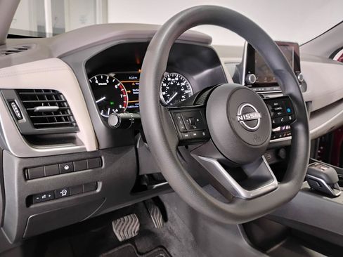 Used 2023 Nissan Rogue SV FWD image 41