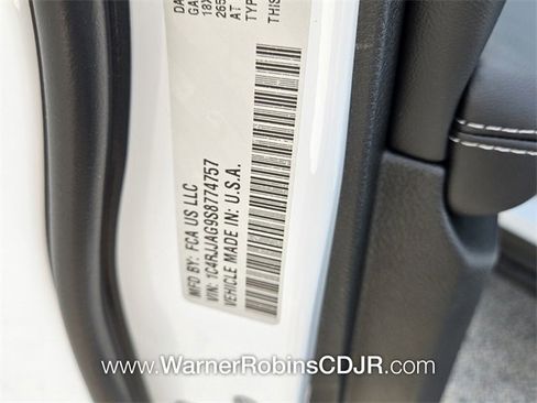 New 2025 Jeep Grand Cherokee L Laredo image 18