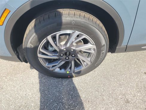 New 2026 Lincoln Corsair Premiere image 9