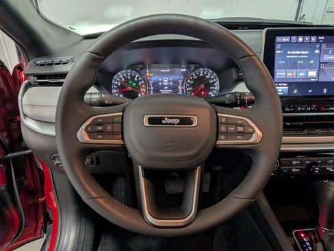 Used 2025 Jeep Compass Limited AWD/4WD image 15
