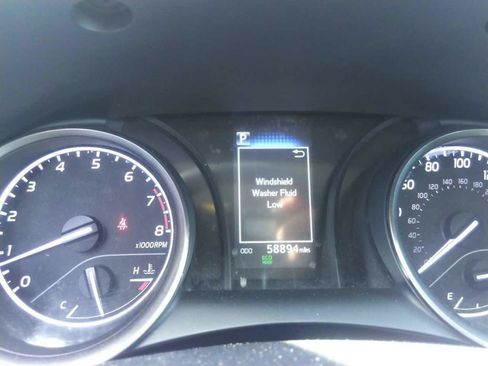 Used 2024 Toyota Camry SE FWD image 3