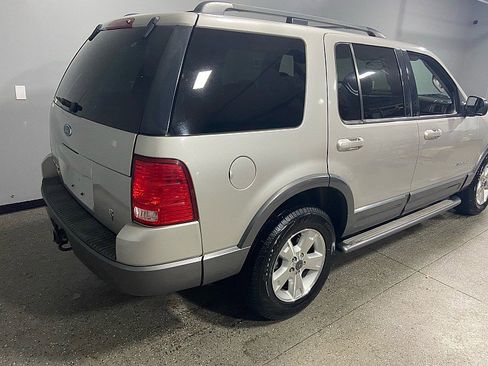 Used 2004 Ford Explorer XLT image 3