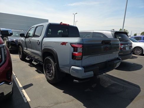 Used 2025 Nissan Frontier PRO-4X AWD/4WD image 2