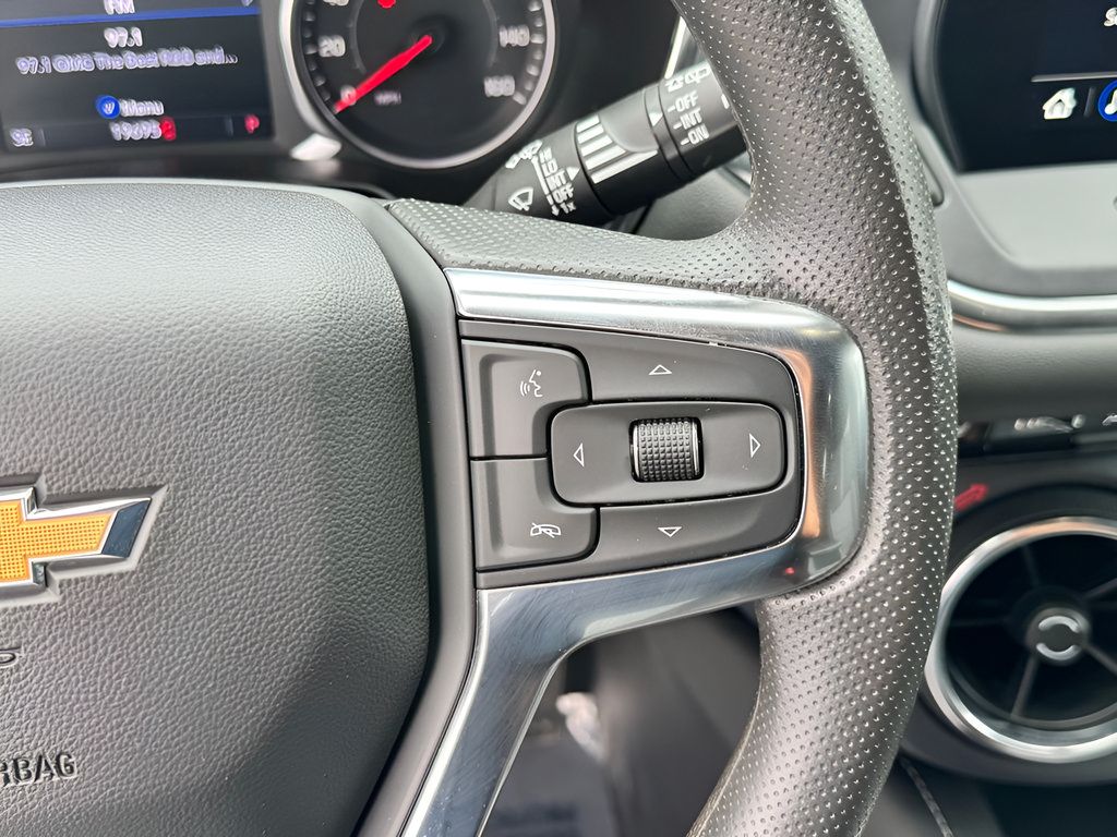 Used 2025 Chevrolet Blazer LT AWD/4WD image 16
