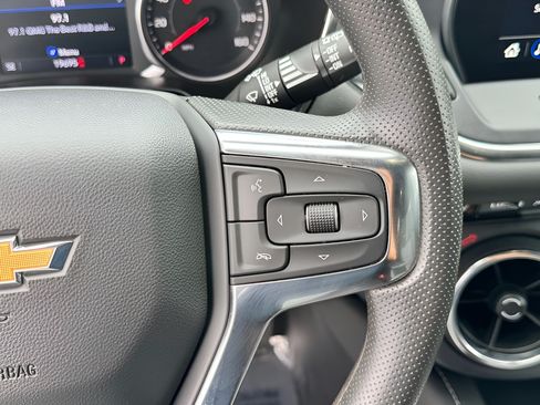 Used 2025 Chevrolet Blazer LT AWD/4WD image 16
