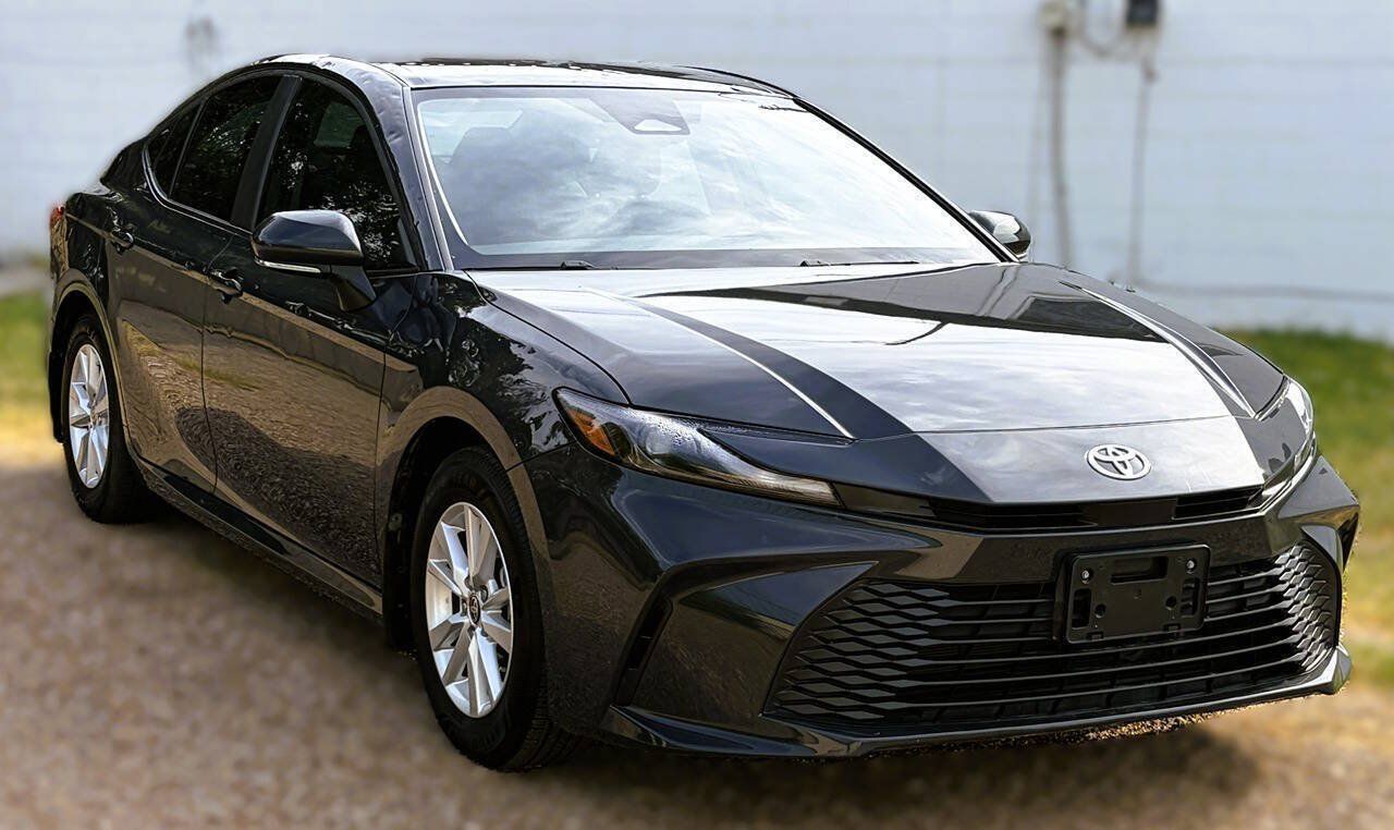 Used 2025 Toyota Camry LE w/ Convenience Package FWD image 7