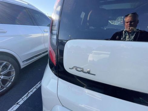 Used 2015 Kia Soul ! w/ Sun & Sound Package image 11