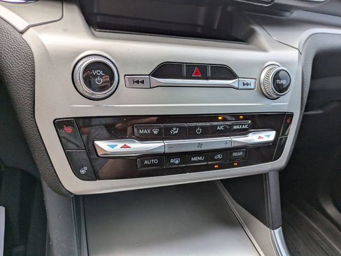 Used 2022 Ford Explorer XLT w/ Equipment Group 202A image 15