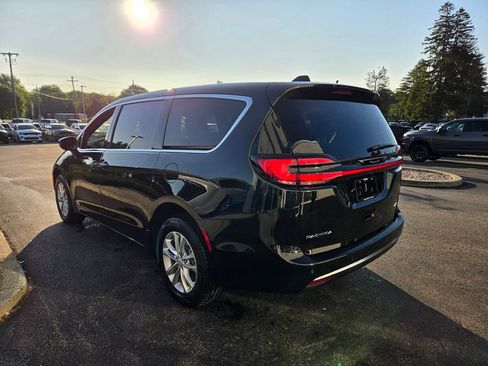 New 2027 Chrysler Pacifica Select AWD/4WD image 6