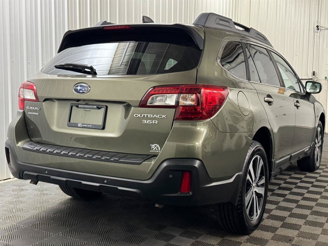 Used 2018 Subaru Outback 3.6R Limited AWD/4WD image 30