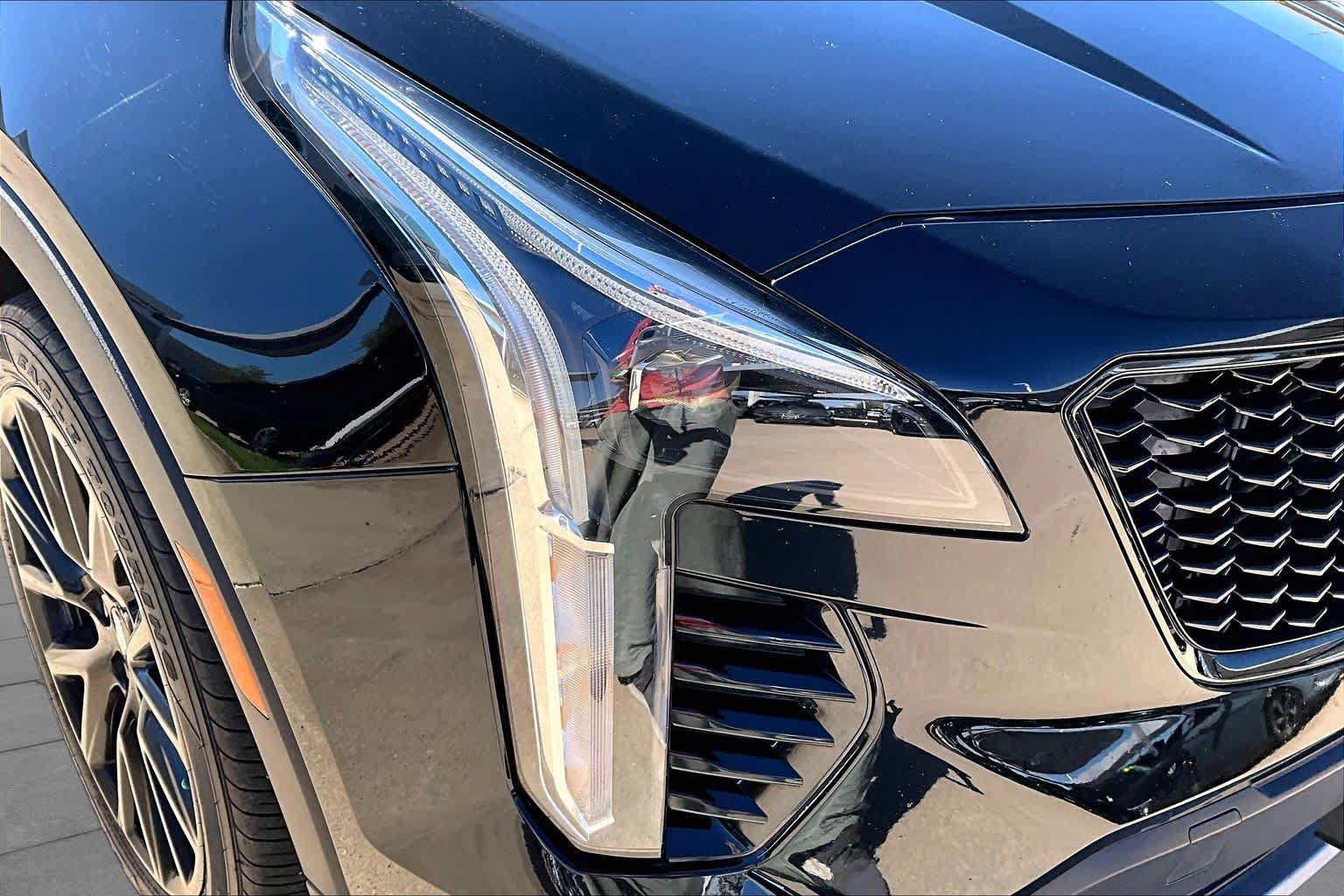 Used 2022 Cadillac XT4 Premium Luxury w/ LPO, ONYX Package FWD image 26