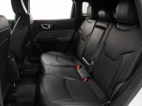 Certified 2025 Jeep Compass Latitude image 20