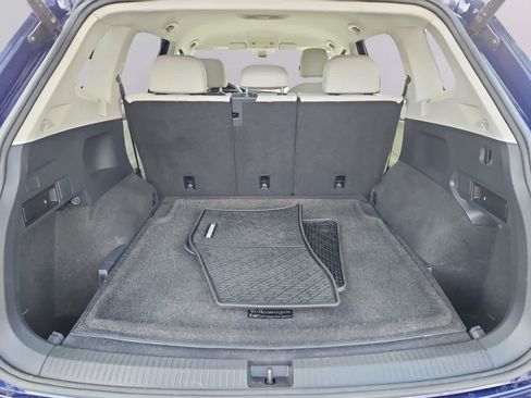 Used 2022 Volkswagen Tiguan SE AWD/4WD image 32