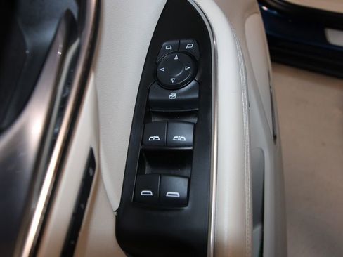 Used 2023 Buick Envision Avenir AWD/4WD image 6