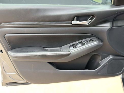 Used 2024 Nissan Altima 2.5 SV image 13