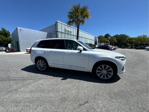 Used 2023 Volvo XC90 B6 Plus image 17