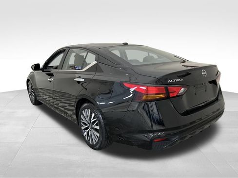 Used 2023 Nissan Altima 2.5 SV FWD image 3