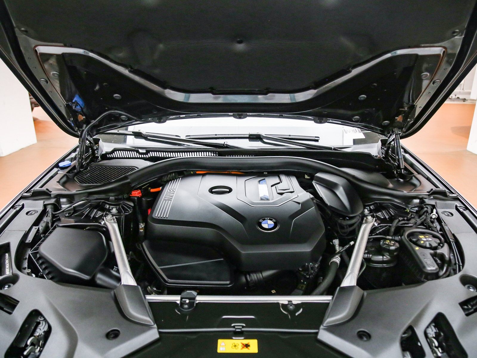Certified 2023 BMW 530e w/ Convenience Package RWD image 28