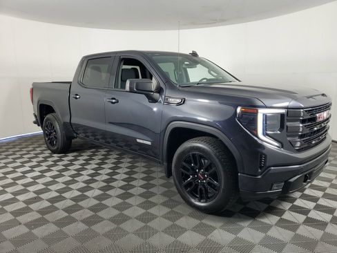 Used 2023 GMC Sierra 1500 Elevation RWD image 2