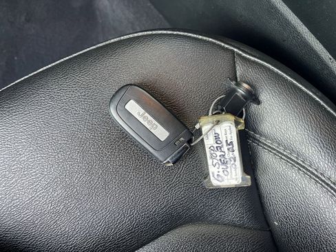 Used 2025 Jeep Compass Limited image 21