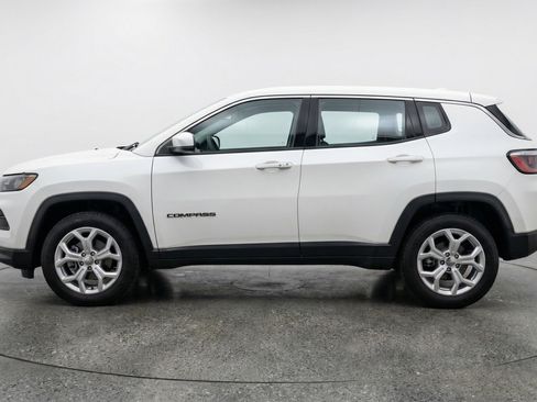 Used 2025 Jeep Compass Latitude AWD/4WD image 5