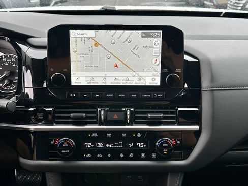 Certified 2025 Nissan Pathfinder SL image 27