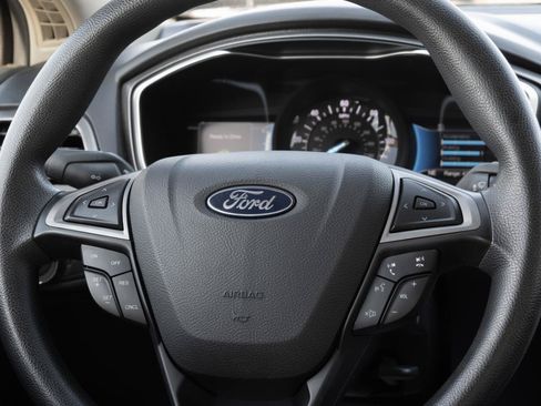 Used 2018 Ford Fusion S FWD image 21