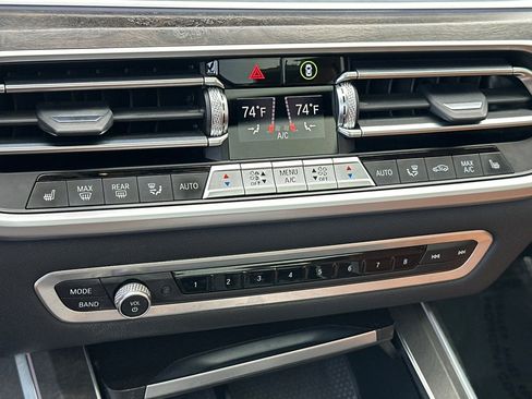 Used 2022 BMW X7 xDrive40i w/ Premium Package image 29