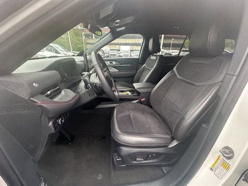 Used 2025 Ford Explorer ST image 9