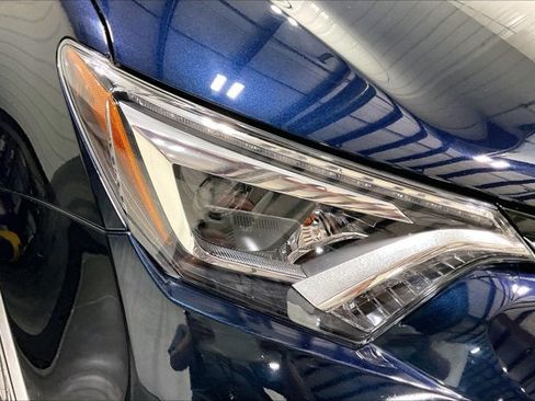 Used 2018 Toyota RAV4 Limited AWD/4WD image 28