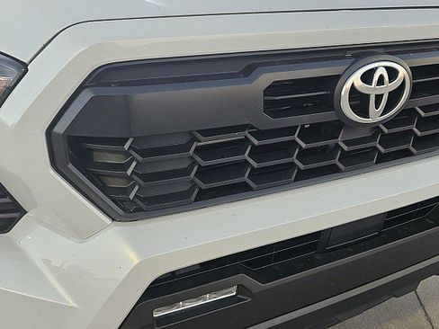 Used 2024 Toyota Tacoma TRD Sport image 3