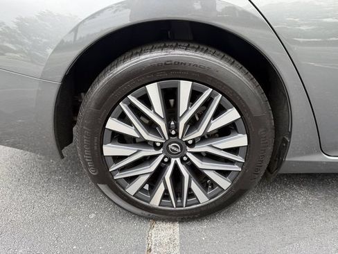 Used 2025 Nissan Altima 2.5 SV FWD image 39