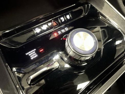 Used 2024 Jeep Wagoneer L 4WD w/ Premium Group I image 23