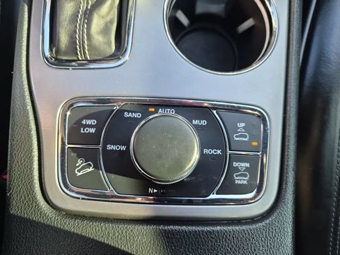 Used 2020 Jeep Grand Cherokee Overland AWD/4WD image 20