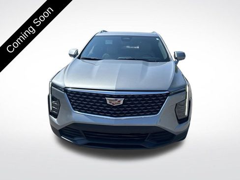 Used 2024 Cadillac XT4 Luxury w/ Cold Weather Package FWD image 2
