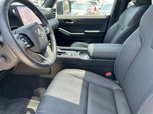 Used 2025 Lexus GX 550 w/ Accessory Package (2T) AWD/4WD image 11