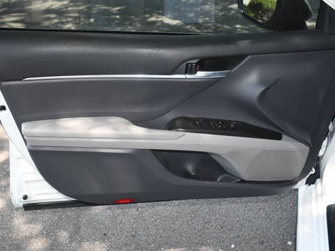 Used 2024 Toyota Camry SE FWD image 9