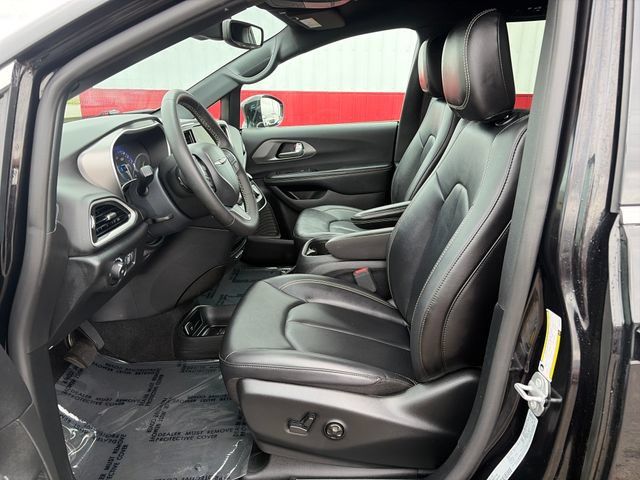 Used 2025 Chrysler Pacifica Select FWD image 22