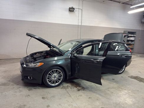 Used 2015 Ford Fusion SE w/ Equipment Group 202A image 9