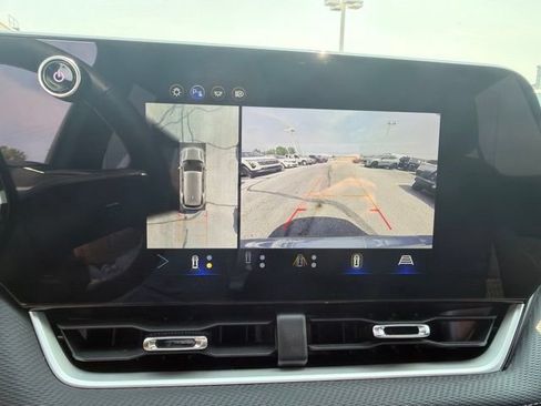 Used 2025 Chevrolet Equinox LT w/ Safety and Technology Package AWD/4WD image 14