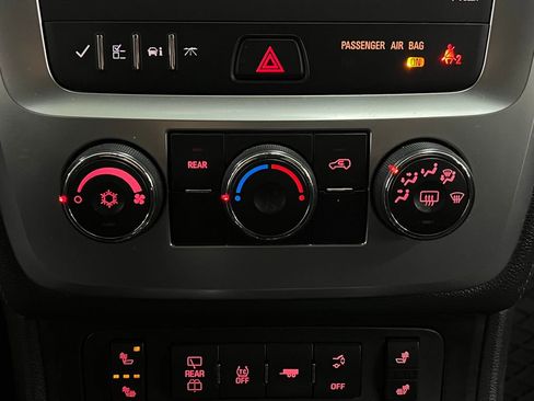 Used 2016 GMC Acadia SLE FWD image 22