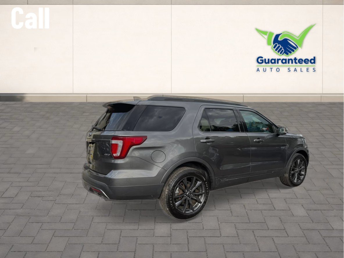 Used 2017 Ford Explorer XLT w/ Equipment Group 202A AWD/4WD image 7