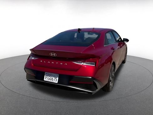 Used 2025 Hyundai Elantra SEL FWD image 13