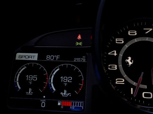 Used 2019 Ferrari Portofino RWD image 25