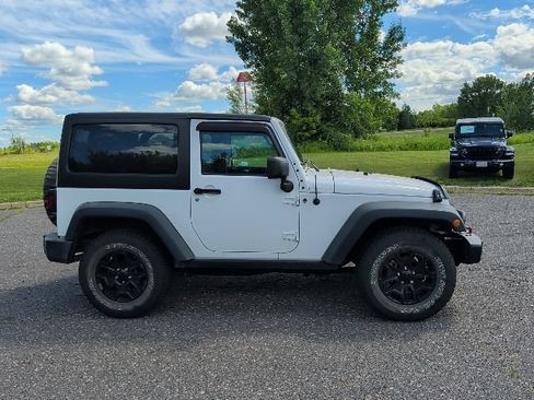 Used 2018 Jeep Wrangler Sport AWD/4WD image 14