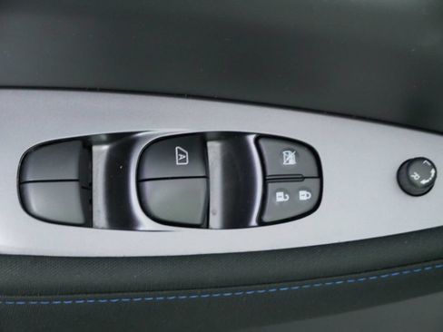 Used 2025 Nissan Leaf S FWD image 21