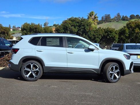 New 2026 Volkswagen Taos SEL image 2