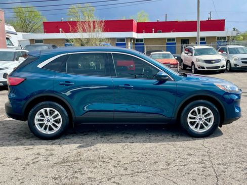 Used 2020 Ford Escape SE image 4