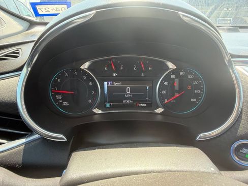 Used 2018 Chevrolet Malibu LT w/ Driver Confidence Package FWD image 9