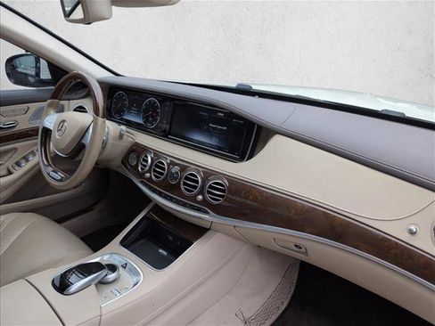 Used 2017 Mercedes-Benz S 550 Sedan image 23